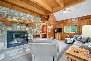 TV, fireplace