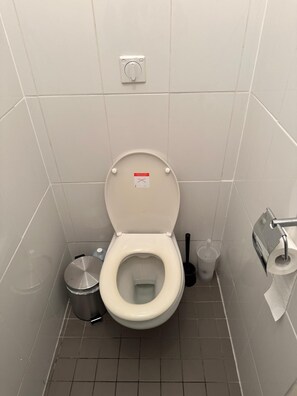 Handtücher, Seife, Toilettenpapier