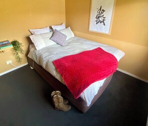 WiFi, bed sheets