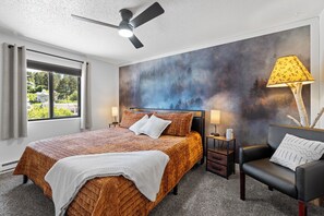 2 bedrooms, iron/ironing board, travel cot, free WiFi - 2 bedroom/2 bath condo with full kitchen in the heart of the Black Hills. (Lead)