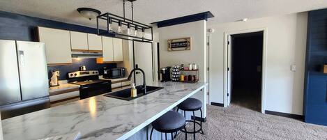 Refrigerador, microondas, horno, placa de cocina