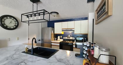 Charming 2 bedroom/2 bath condo with full kitchen, 3 TV's, AC, WiFi & more.