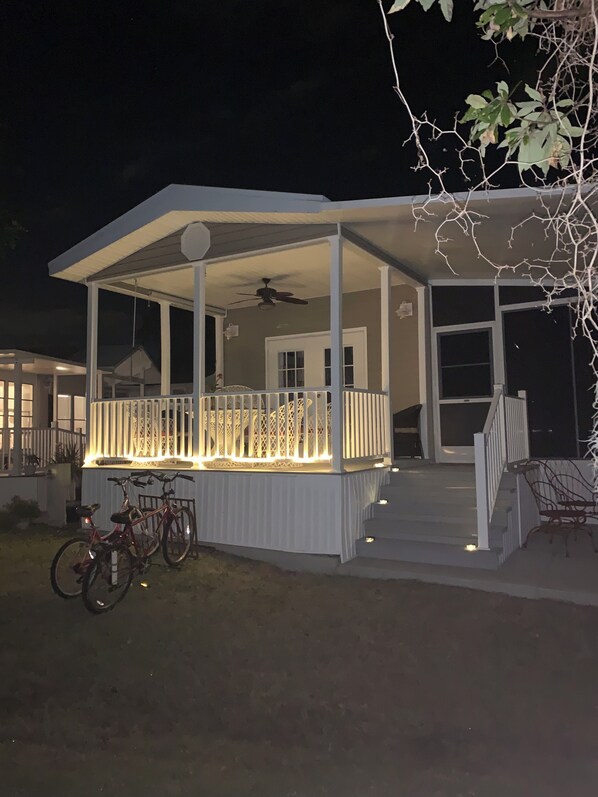 Exterior - Private Rental Sun Outdoor Sarasota Florida
Approximately 15 minutes to the Gulf (Sarasota)