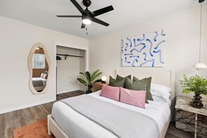 3 slaapkamers, een strijkplank/strijkijzer, wifi, beddengoed