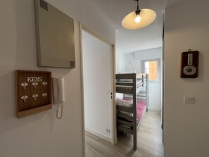 2 bedrooms, iron/ironing board, free WiFi