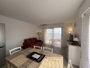 TV - Le Capitole, magnificent sea view, 1-bedroom apartment + cabin, 40m2, air conditioning and garage (Fréjus)