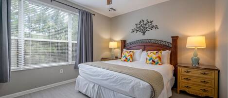 3 chambres, bureau, fer et planche à repasser, lit parapluie