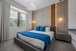 8 bedrooms, desk, iron/ironing board, travel cot