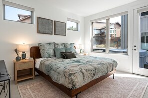 3 habitaciones, tabla de planchar con plancha y cuna de viaje 