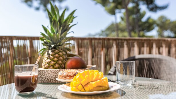 Outdoor dining - Tamarissime by Interhome (La Seyne Sur Mer, Les Sablettes)