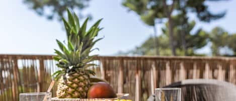 تناول الطعام بالخارج