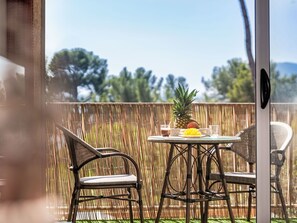 Outdoor dining - Tamarissime by Interhome (La Seyne Sur Mer, Les Sablettes)
