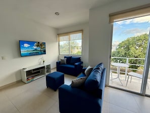 Smart TV - J-304 Deluxe 2 Bed 2 Bath Suite (Large outdoor Pool) (Cancún)