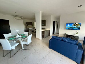 Interior - J-304 Deluxe 2 Bed 2 Bath Suite (Large outdoor Pool) (Cancún)