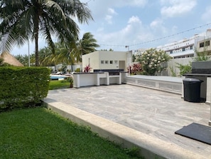 Terrace/patio - J-304 Deluxe 2 Bed 2 Bath Suite (Large outdoor Pool) (Cancún)