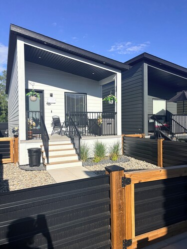 New Private Retreat Near Lakes, Wineries, Trails, Golf & Ski Resorts