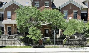 Exterior - Cozy 2-bedroom apartment with WiFi, AC, pool in charming Broad Ripple. (Indianapolis)