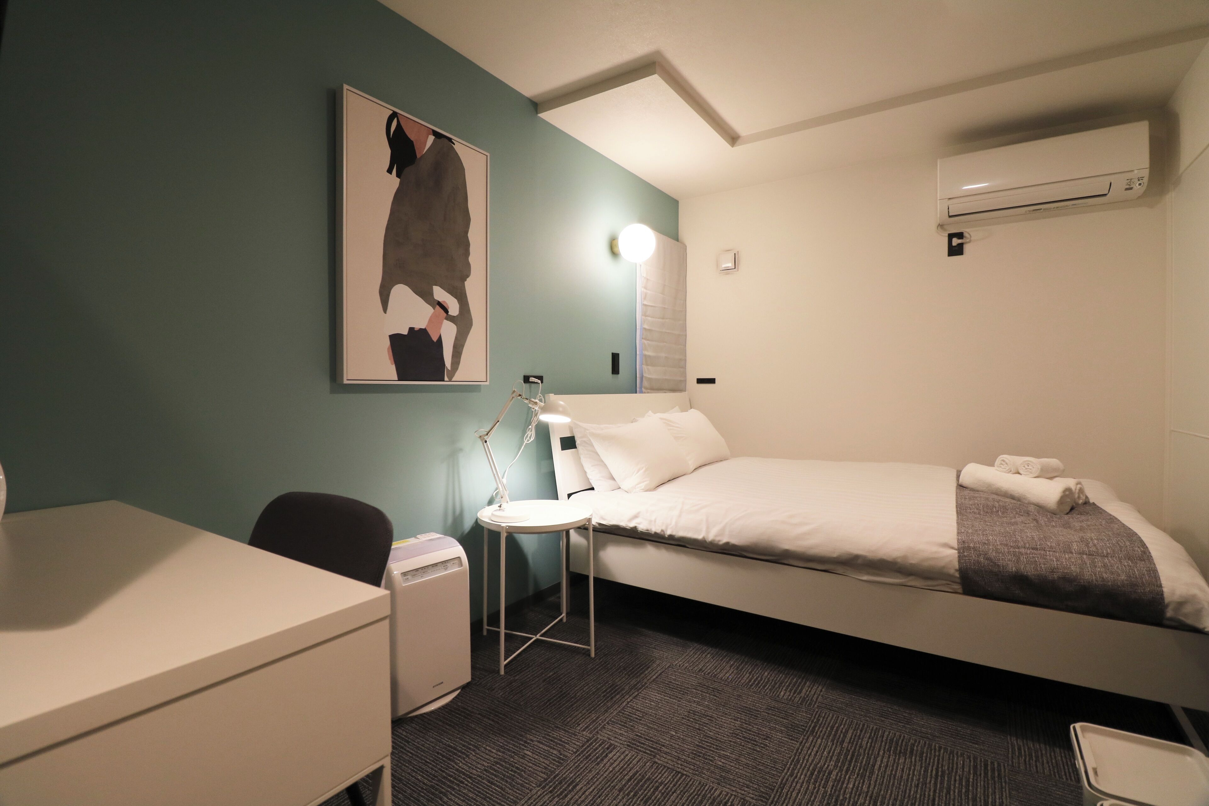 Laptop workspace, iron/ironing board, free WiFi