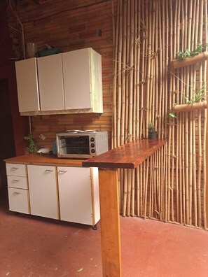 Batterie de cuisine, vaisselle et ustensiles