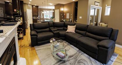Upscale Saskatoon Getaway • Private Yard • Quiet Neighbourhood • Sleeps 7