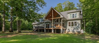 Lakefront: Dock, Firepit, Kayaks, Grill, Sleeps 13