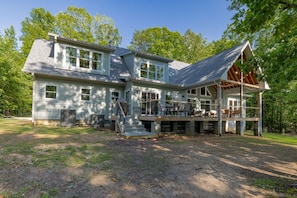 Exterior - Lakefront: Hot tub, Dock, Firepit, Kayaks, Grill, Sleeps 13 (Henrico)