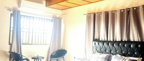 3 habitaciones, tabla de planchar con plancha, wifi y ropa de cama