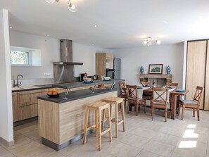 Fridge, microwave, oven, dishwasher - Vacation home Kerdro by Interhome (Plouégat-Moysan)