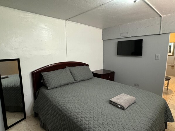 2 bedrooms, iron/ironing board, free WiFi, bed sheets