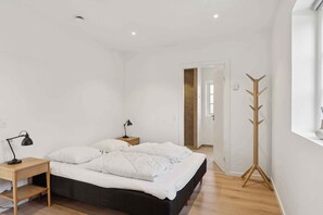3 slaapkamers, een strijkplank/strijkijzer, gratis wifi