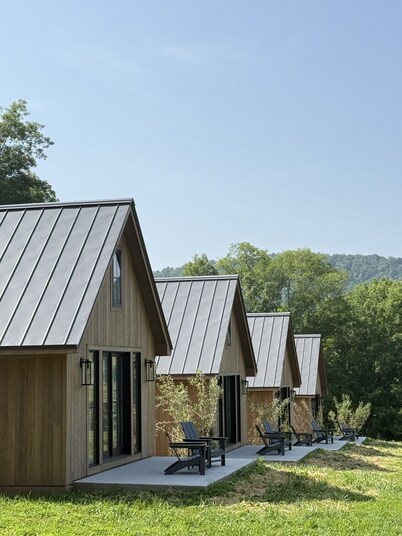 The Knox Cottage - Luxury Farm Stay