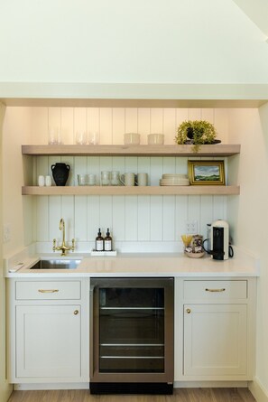 Coffee/tea maker, toaster, dining tables