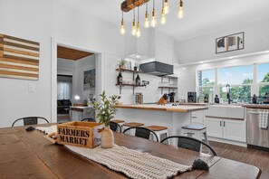 Dining - FLXFarms-7Bd-6Ba-HotTub-Firepit-Arcade-PetFriendly (Canandaigua)