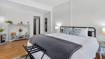 7 habitaciones, tabla de planchar con plancha y cuna de viaje