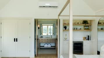 1 bedroom, desk, iron/ironing board, free WiFi