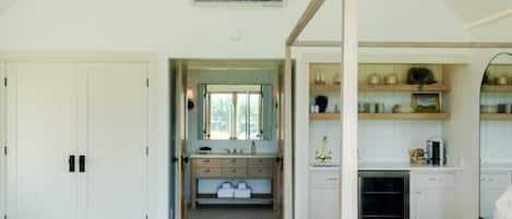 1 quarto, escrivaninha, ferros/tábuas de passar roupa, Wi-Fi de cortesia