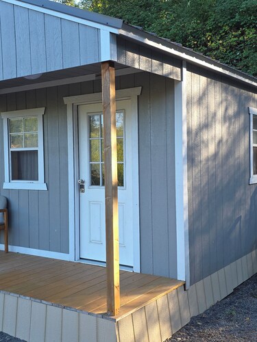 Cool cabin with AC in Kelso