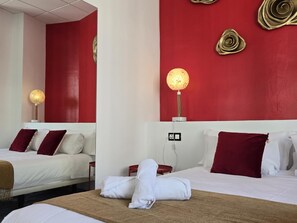 Iron/ironing board, Internet, bed sheets - Felix Saenz Boutique Suits Banderas (Málaga)