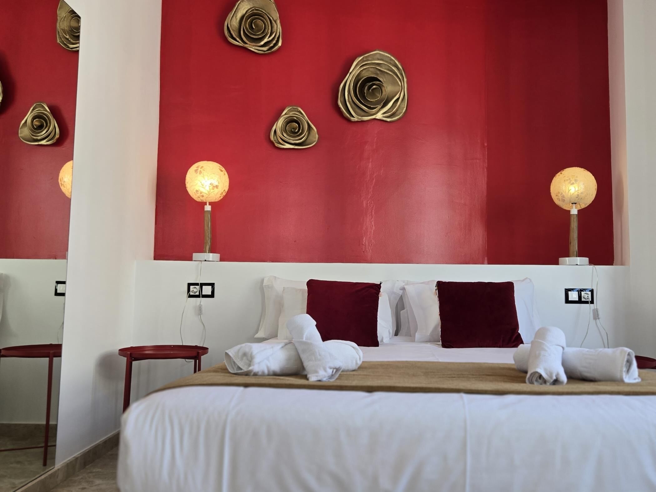 Iron/ironing board, Internet, bed sheets