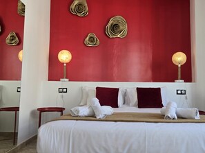 Iron/ironing board, Internet, bed sheets - Felix Saenz Boutique Suits Banderas (Málaga)