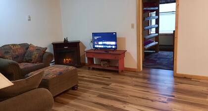 Cozy 1-bedroom apartment in serene Grand Marais. Sleeps 4