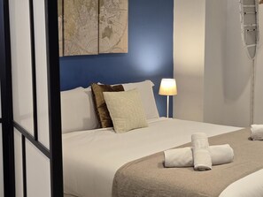 Iron/ironing board, internet, bed sheets