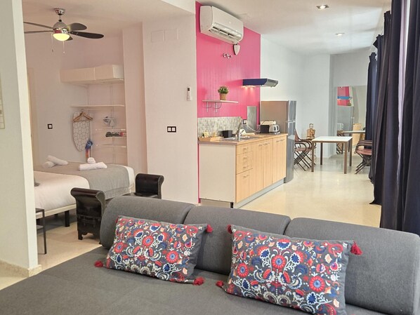 2 bedrooms, iron/ironing board, Internet, bed sheets