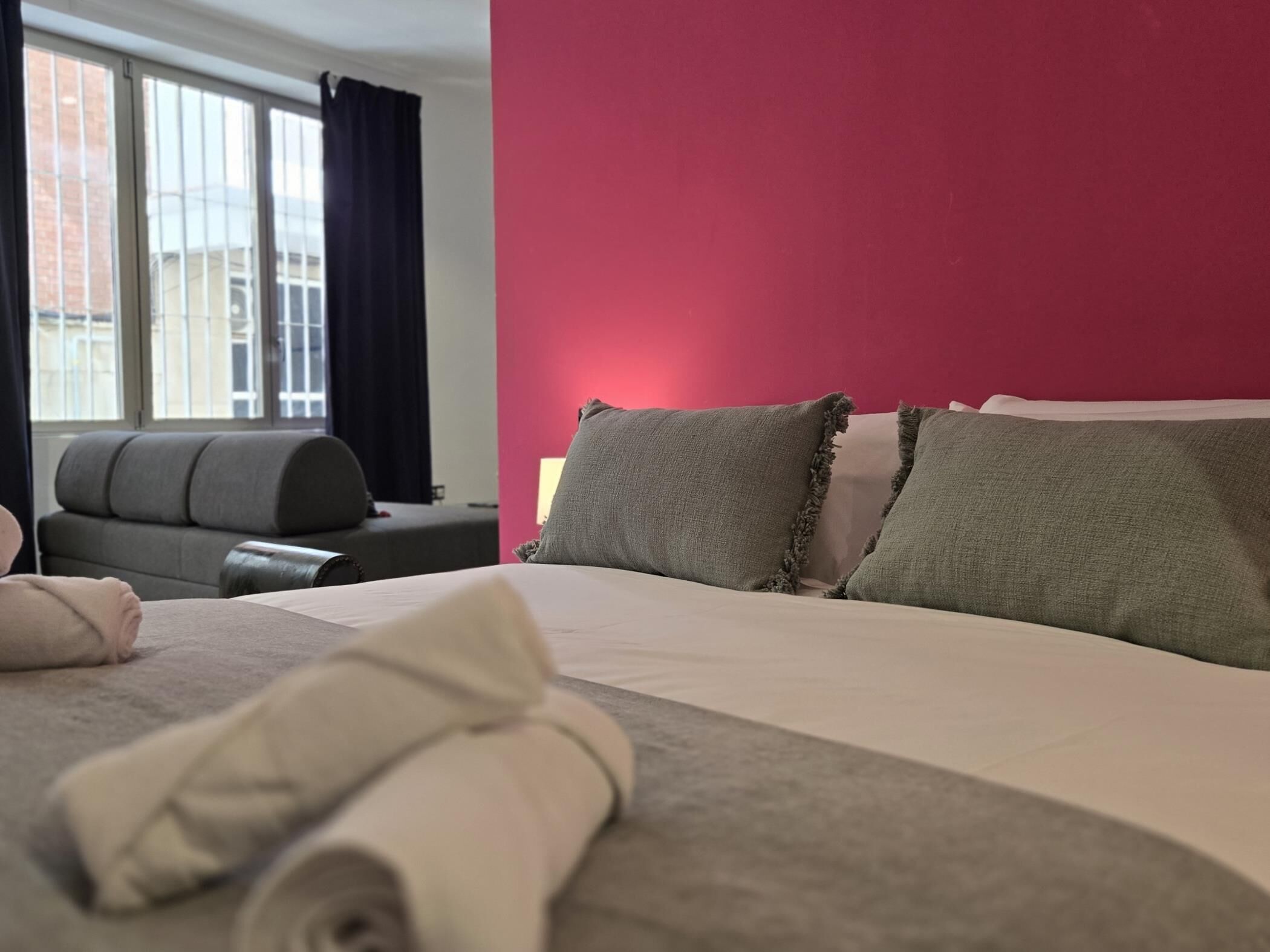 1 dormitorio, tabla de planchar con plancha, Internet y ropa de cama