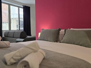 1 dormitorio, tabla de planchar con plancha, Internet y ropa de cama