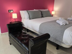 1 Schlafzimmer, BĂŒgeleisen/BĂŒgelbrett, Internetzugang, BettwĂ€sche