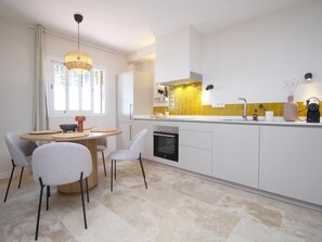 Fridge, microwave, coffee/tea maker, toaster