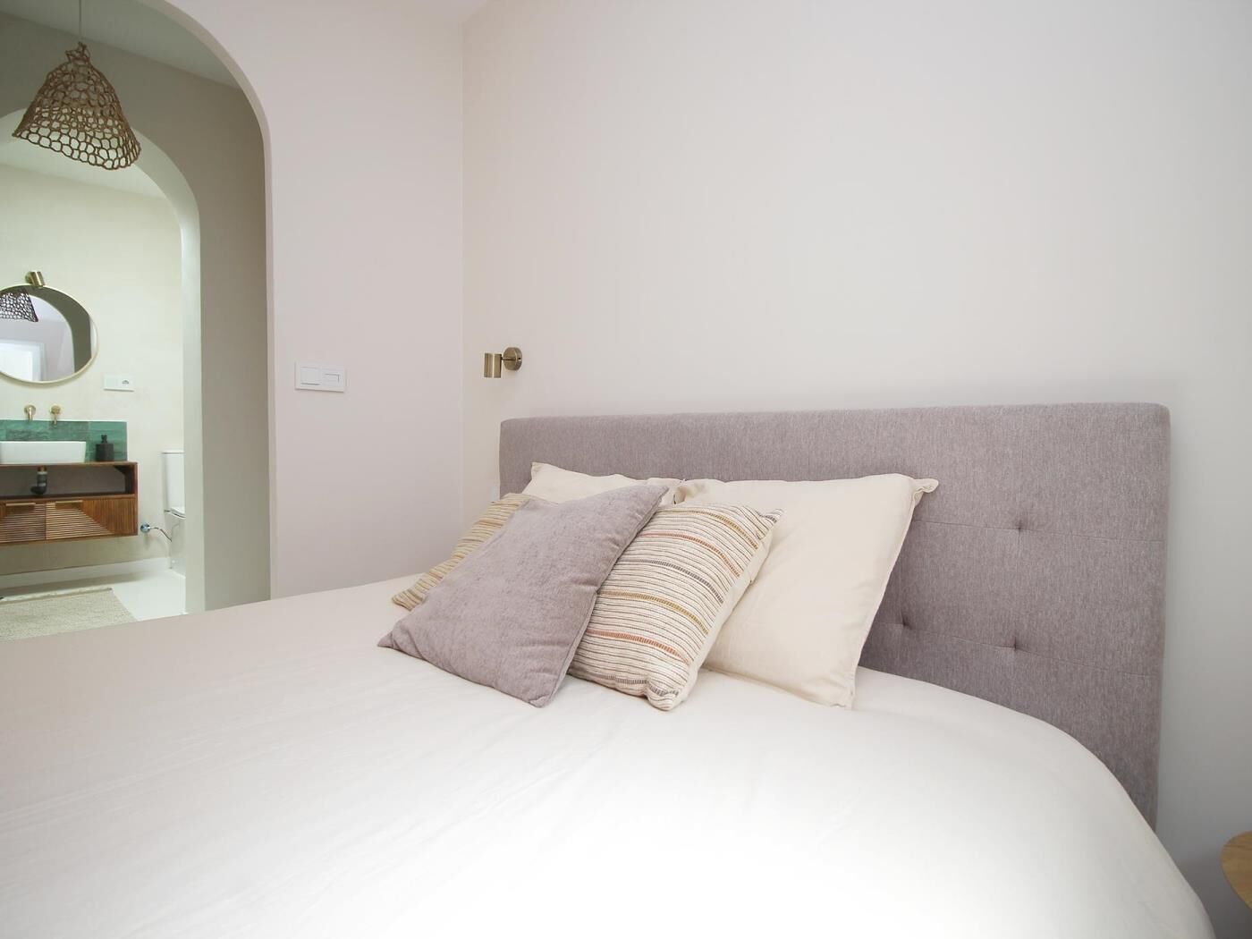 Tabla de planchar con plancha, Internet, ropa de cama