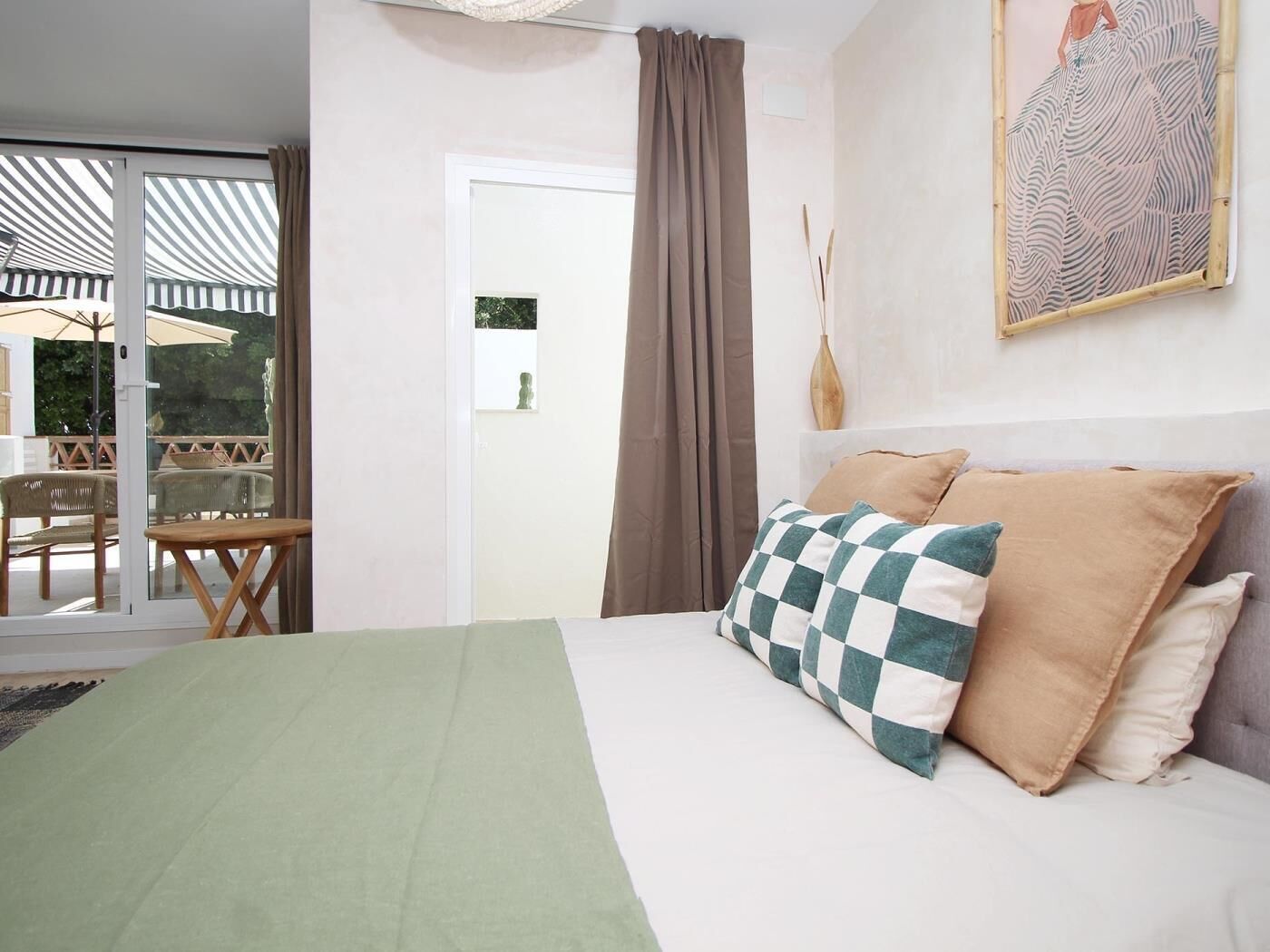 Fer et planche à repasser, accès Internet, draps fournis