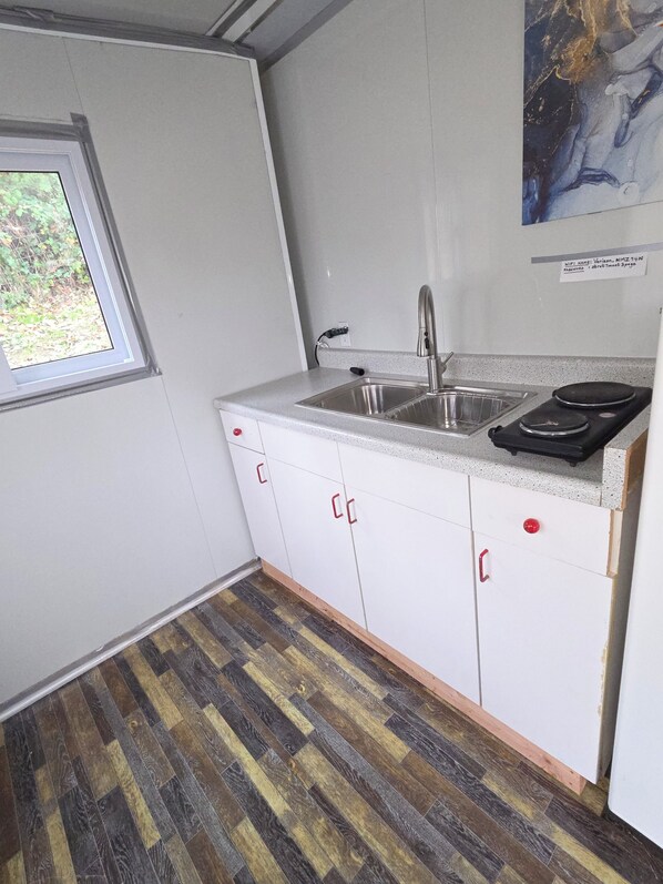 Private kitchen - Cozy farmhouse in charming Kelso with AC, WiFi (Kelso)